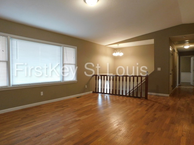 Building Photo - 13 Graystone Dr
