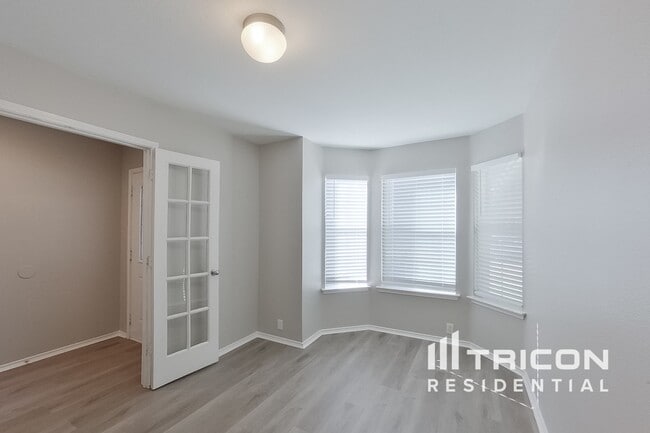 Building Photo - 206 Bison Meadow Dr