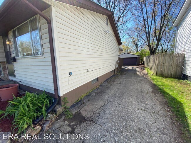 Building Photo - 3 br, 1 bath House - 3427 Bridgemore Drive