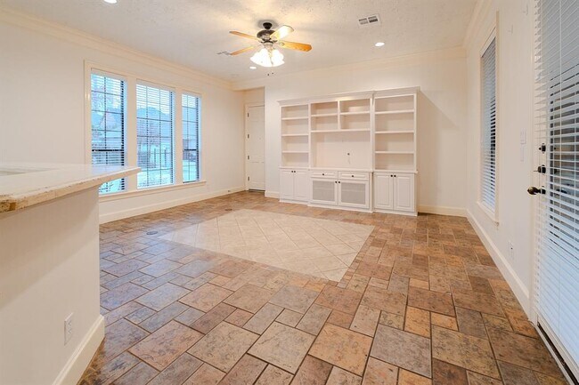 Building Photo - 5405 Navarro St