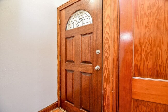 Building Photo - 609 Milwaukee St