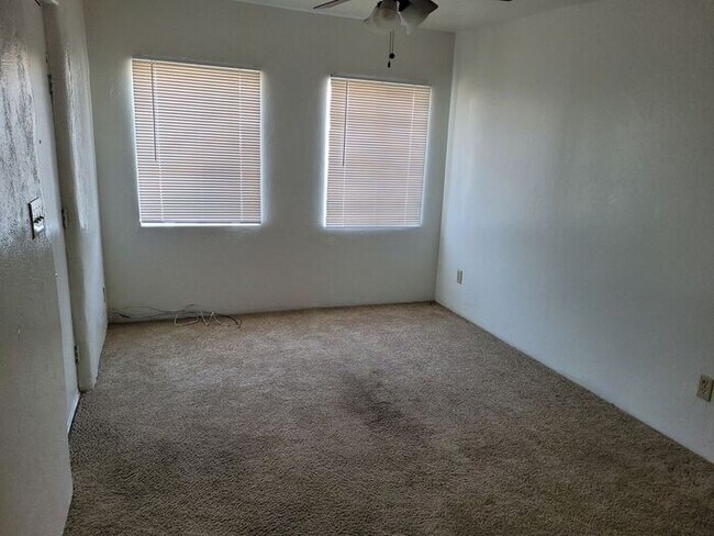 Foto del edificio - 2537 N Columbus Blvd