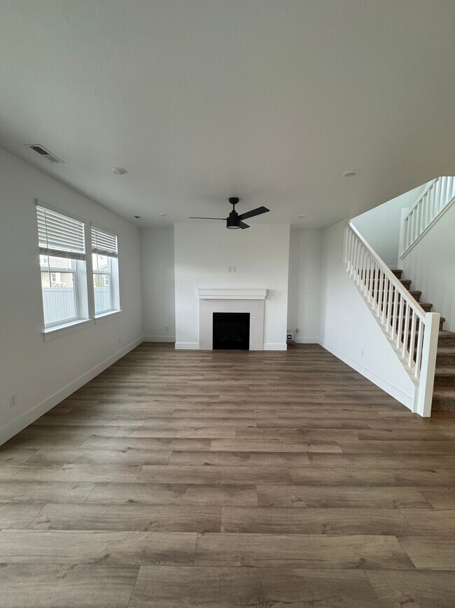 Foto del edificio - 6893 N Isaiah Ave