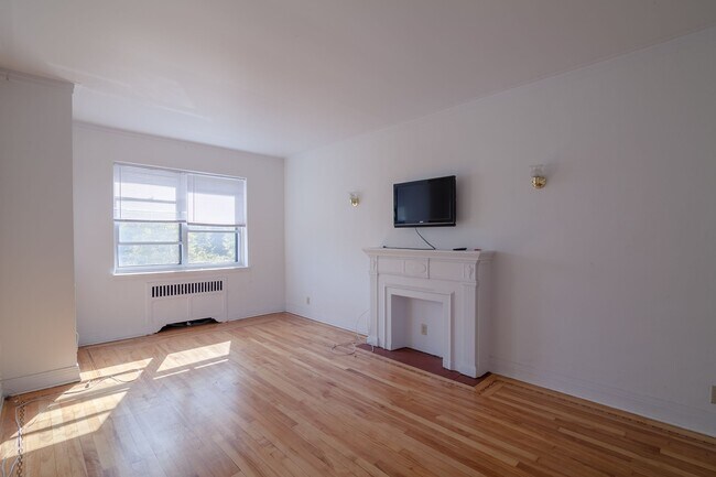 Photo du bâtiment - 6211 Av. Lennox