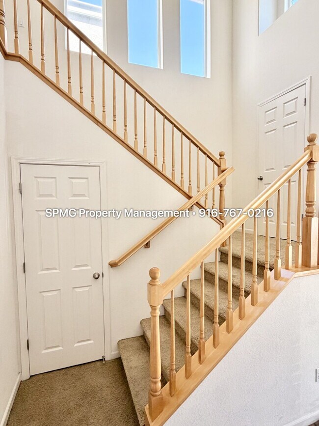 Foto del edificio - Beautifully Maintained 3 Bed / 2.5 Bath Home in South Natomas — New Appliances & Community Amenit...