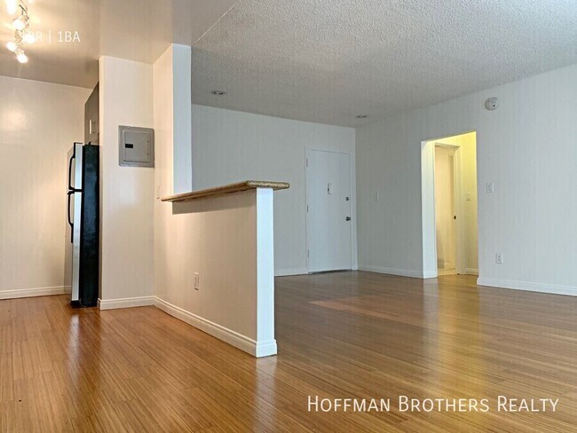 Foto del edificio - 1847 Winona Blvd