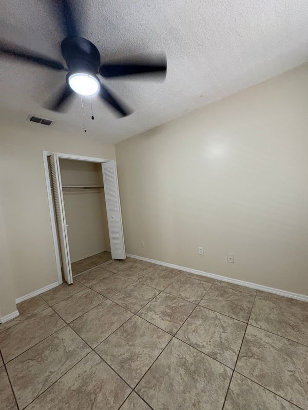 Building Photo - 914 Osceola Trail