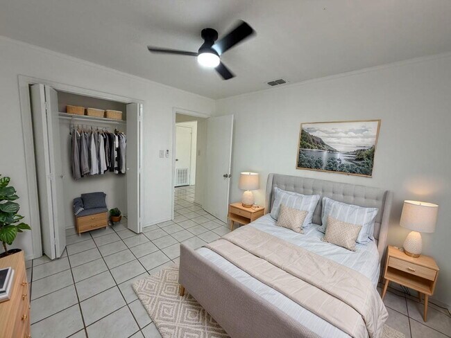 Foto del edificio - "Charming 2-Bed Retreat in Edinburg – Cozy 840 Sq. Ft. Home!"