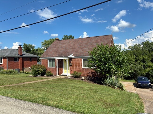 Building Photo - 211 Verdant St