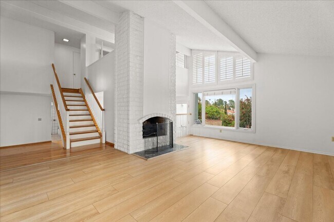 Building Photo - Updated 4-Bedroom with Pool and Bonus Loft...
