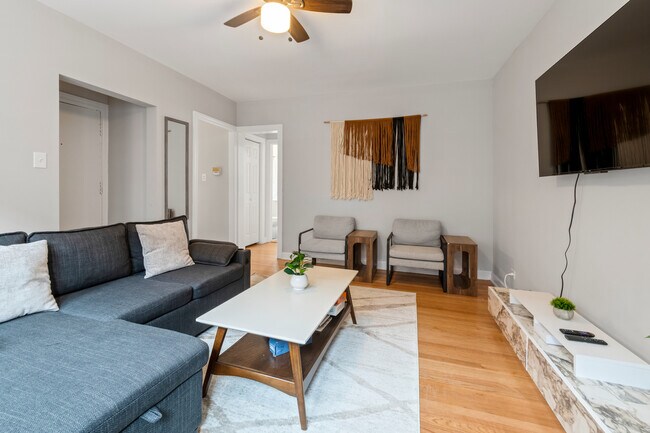 Foto del edificio - 6439 N Hamilton Ave