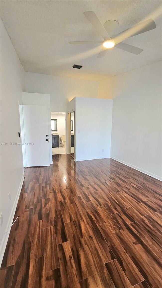 Foto del edificio - 1225 NW 122nd Ter