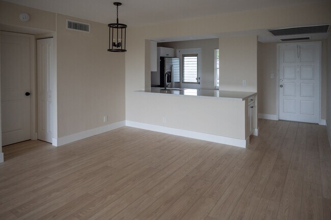 Building Photo - 3001 S Course Dr