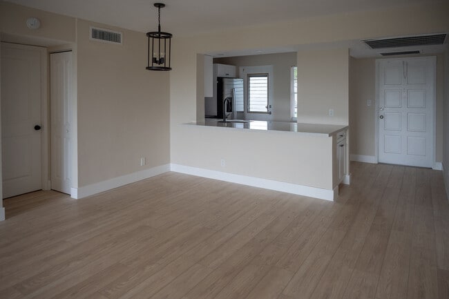 Foto del edificio - 3001 S Course Dr