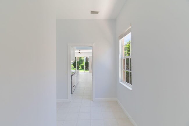 Building Photo - 4786 Blossom Dr