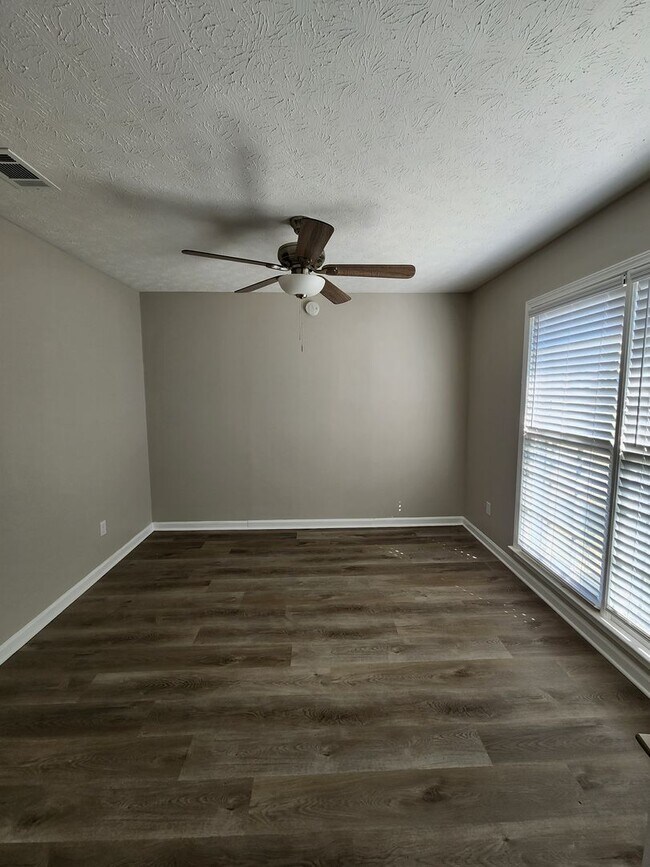 Foto del edificio - 4 Bedroom Large Backyard