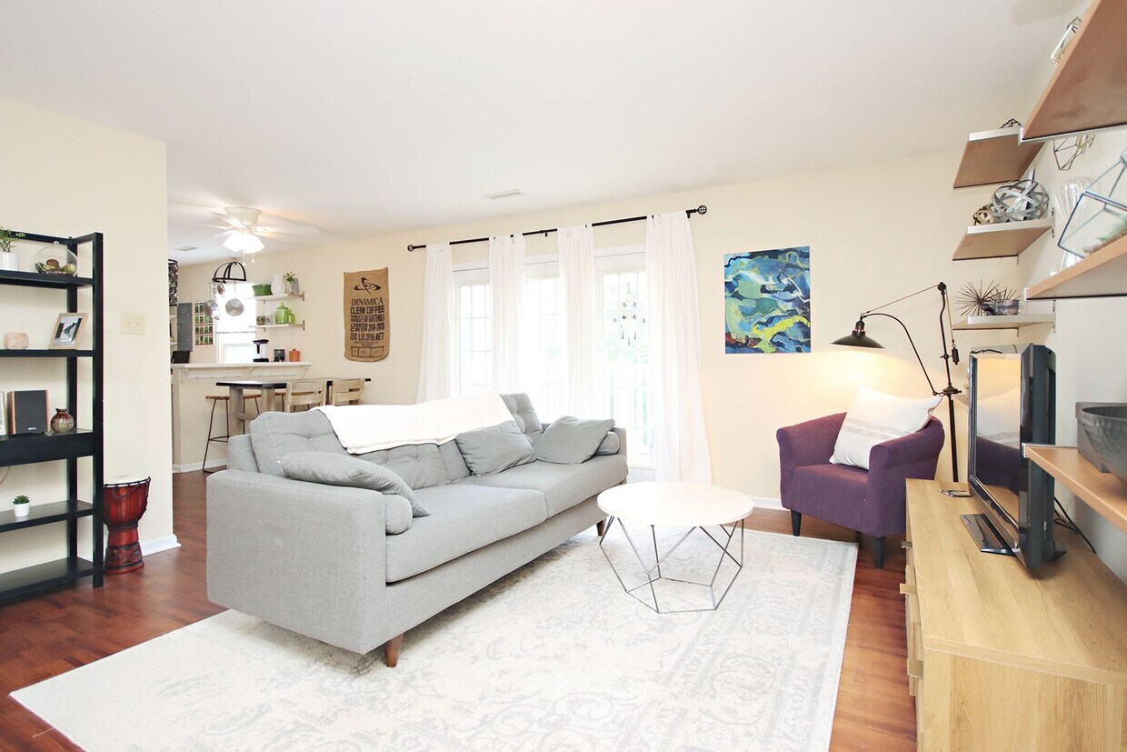 Primary Photo - Top Floor, End-Unit Condo (Lease Pending)