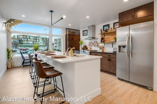 Building Photo - 2 br, 2.5 bath House - 1485 West 8th Ave