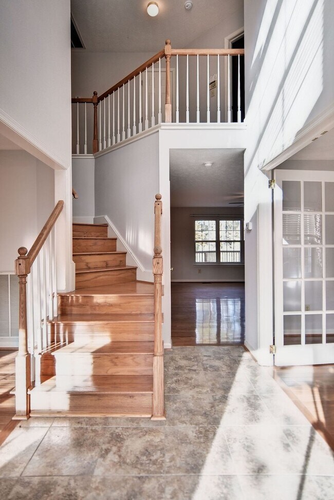 Foto del edificio - Updated Poquoson Home on Large Lot