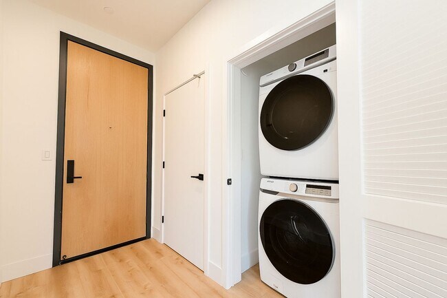 Foto del edificio - 5813 Lexington Ave