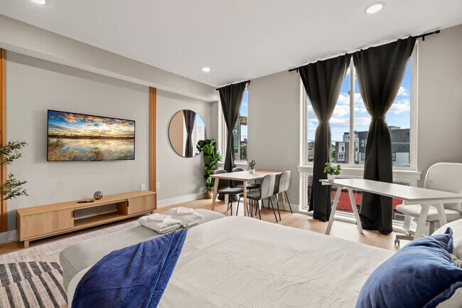 Building Photo - 916 N Delaware Ave