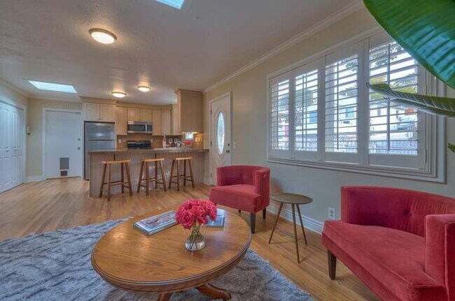 Building Photo - 1209 Darwin St