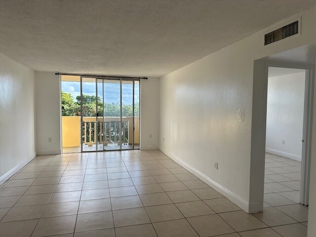 Foto principal - 1800 Sans Souci Blvd