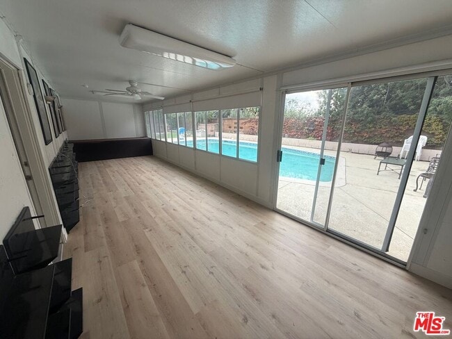 Foto del edificio - 8031 Melba Ave