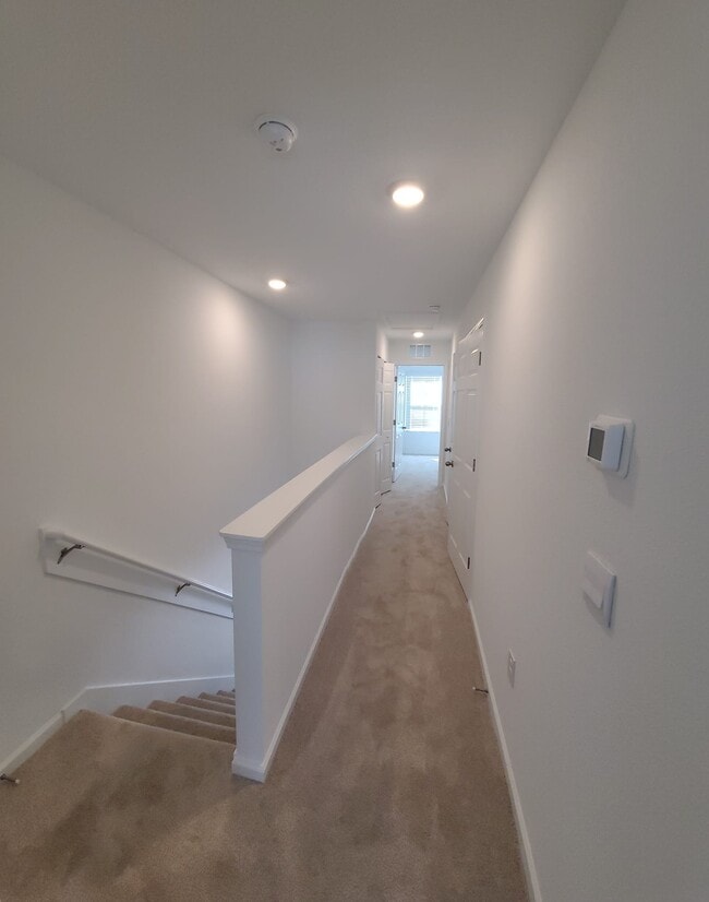Building Photo - 8367 Zenith Cir