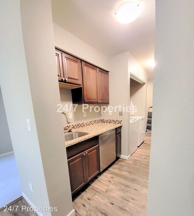 Building Photo - 1 br, 1 bath House - 4615 Lakeview Blvd.