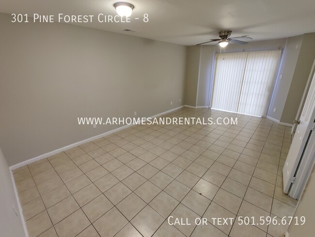 Foto del edificio - 301 Pine Forest Circle - 8| $925 | 2 beds,...