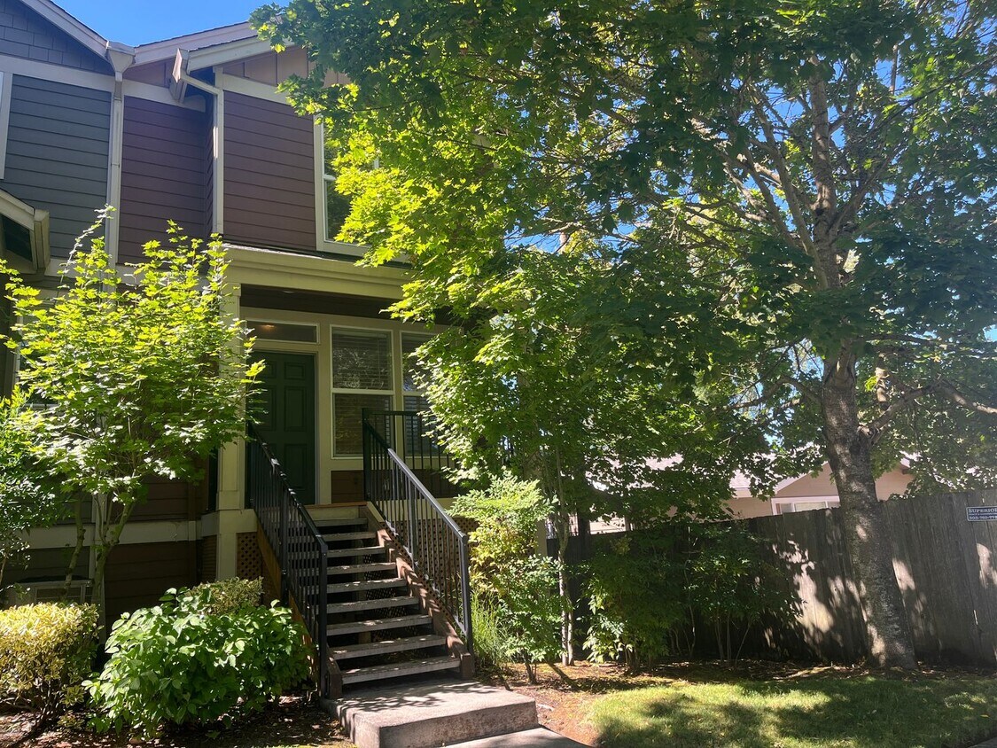 Foto principal - Convenient townhome in small community - f...