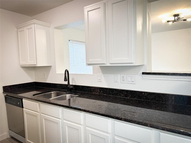 Foto del edificio - 1307 Norwalk Ln