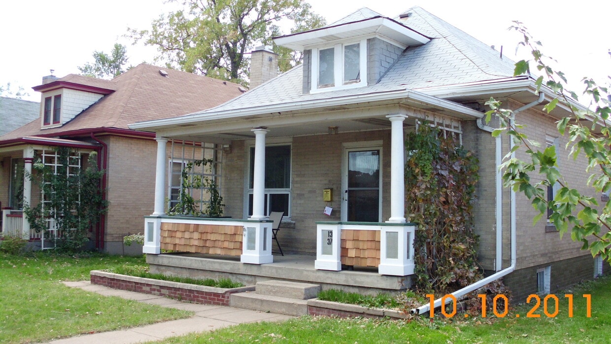 Entry - 1337 S Lincoln St