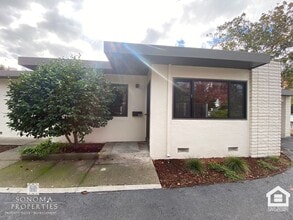 Building Photo - 528-534 3rd St W