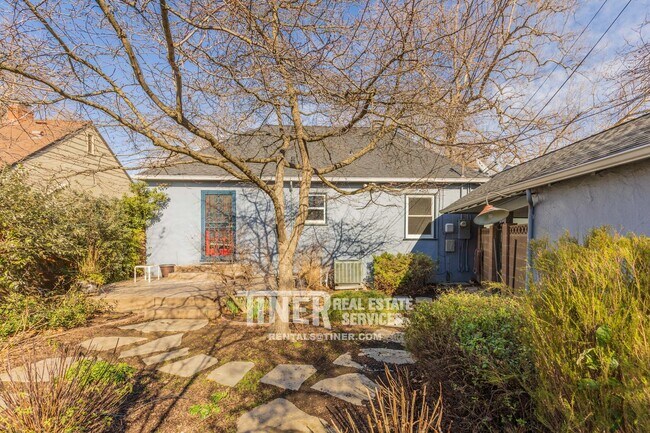 Building Photo - Charming Land Park Gem