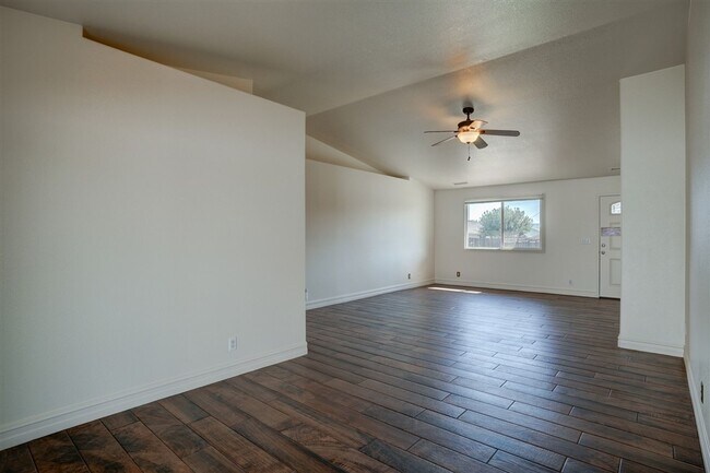 Building Photo - 3 Bedroom, 2 Bathroom Home for Rent in Pre...