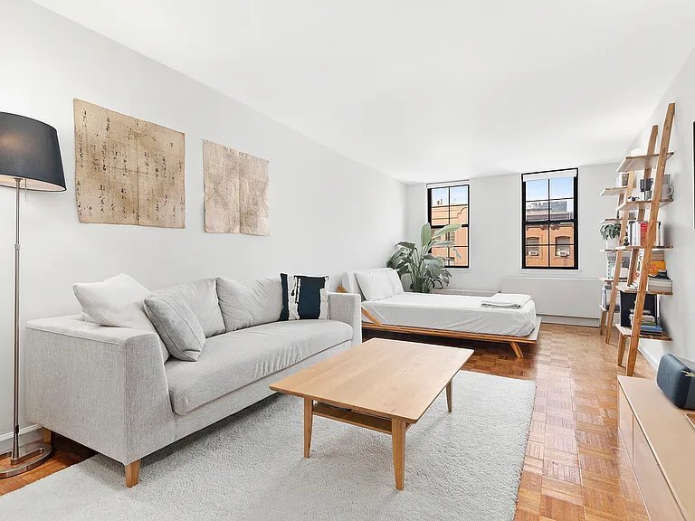 Foto principal - 222 W 14th St
