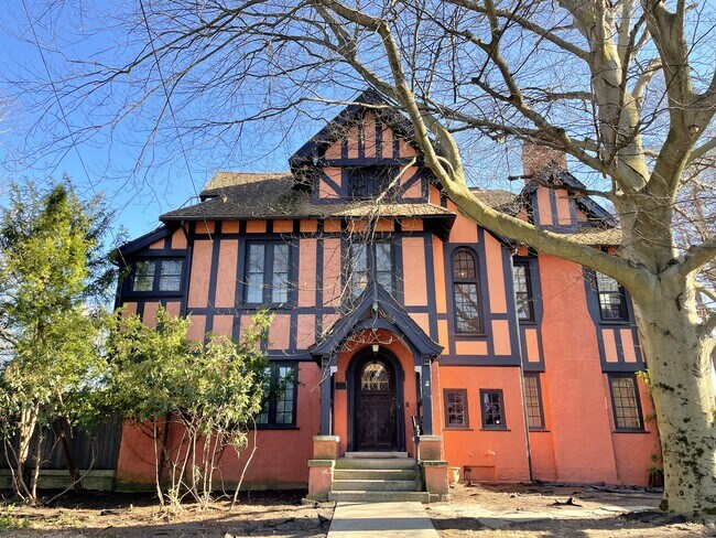 463 West Gray Street - 463 W Gray St