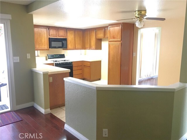 Foto del edificio - 1349 Crestmont Dr