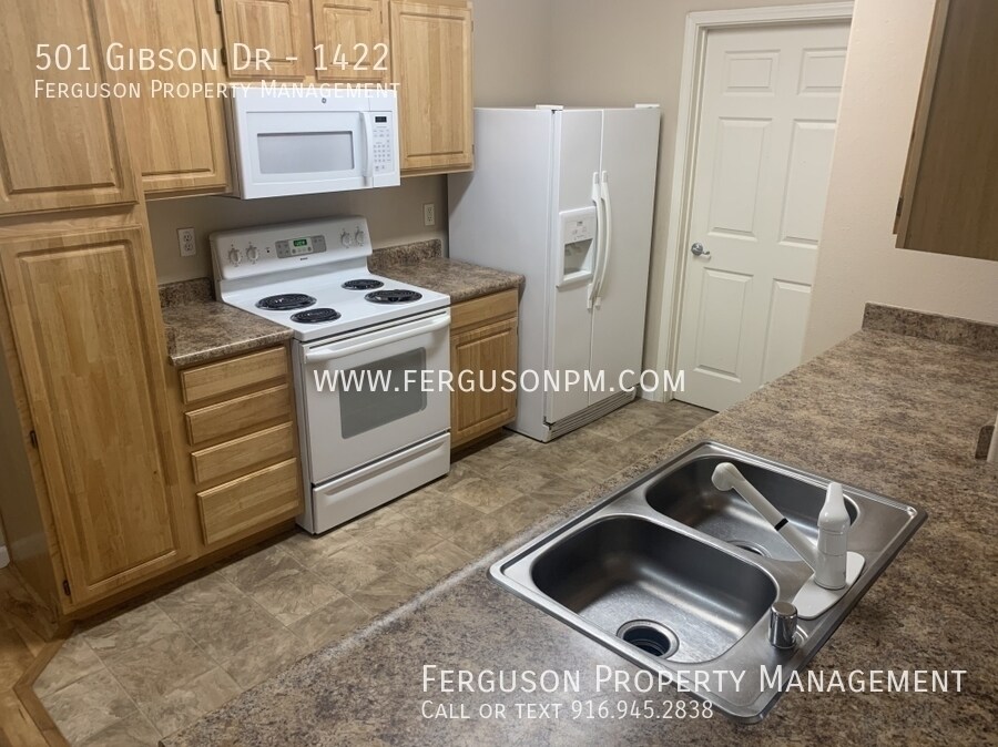 Primary Photo - Fantastic Two Bedroom Condo with Detached ...