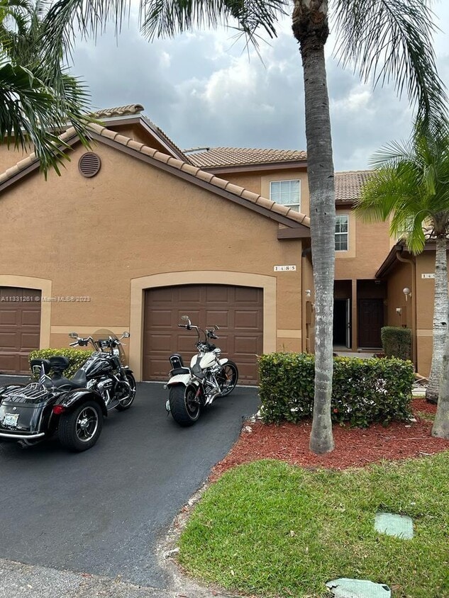 1485 Veracruz Ln, Weston, FL 33327 Townhome Rentals in Weston FL