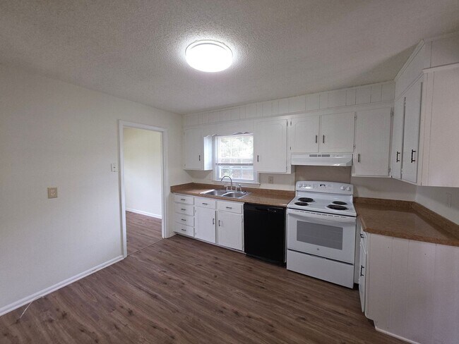 Foto del edificio - 6501 Barrington Dr