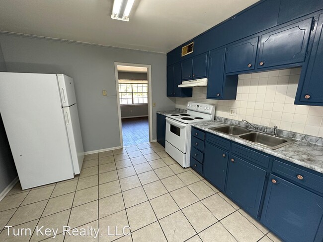 Building Photo - 2 br, 1 bath House - 8036 Rugby Avenue Unit C