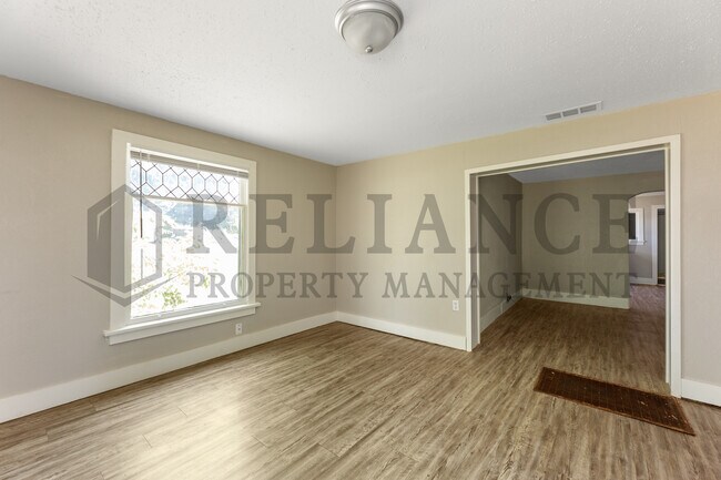Foto del edificio - 211 W Main St