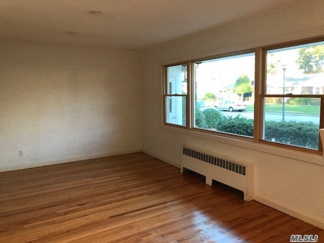 Foto del edificio - 1374 Millwood Ln