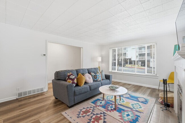 Foto del edificio - 237 N Center St