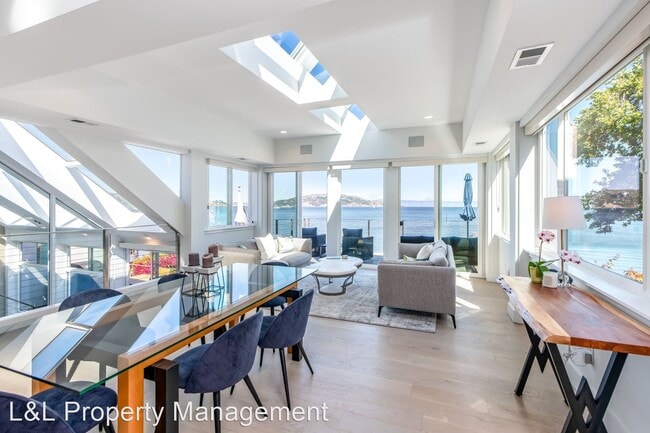 Building Photo - 3 br, 2.5 bath House - 202 Valley Street #5