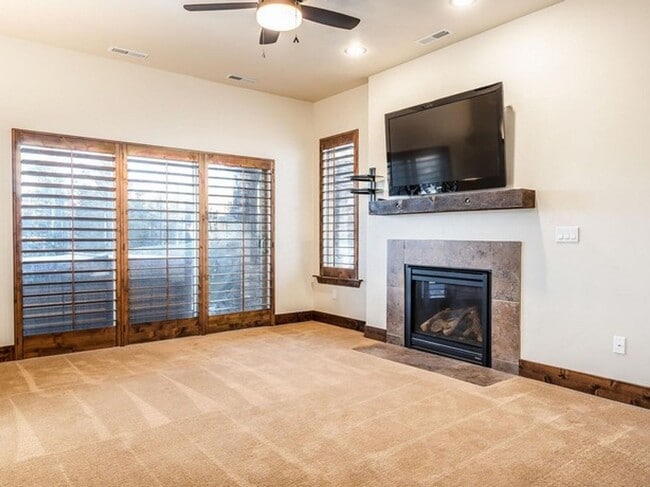 Building Photo - Desirable Black Rock Ridge with Mountain V...