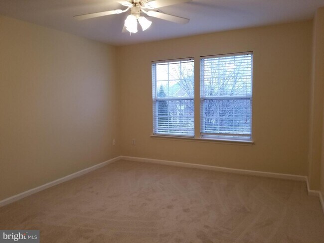 Building Photo - 18018 Red Rocks Dr
